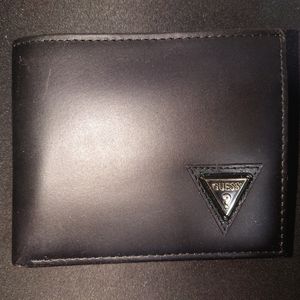 NEW Guess bifold wallet